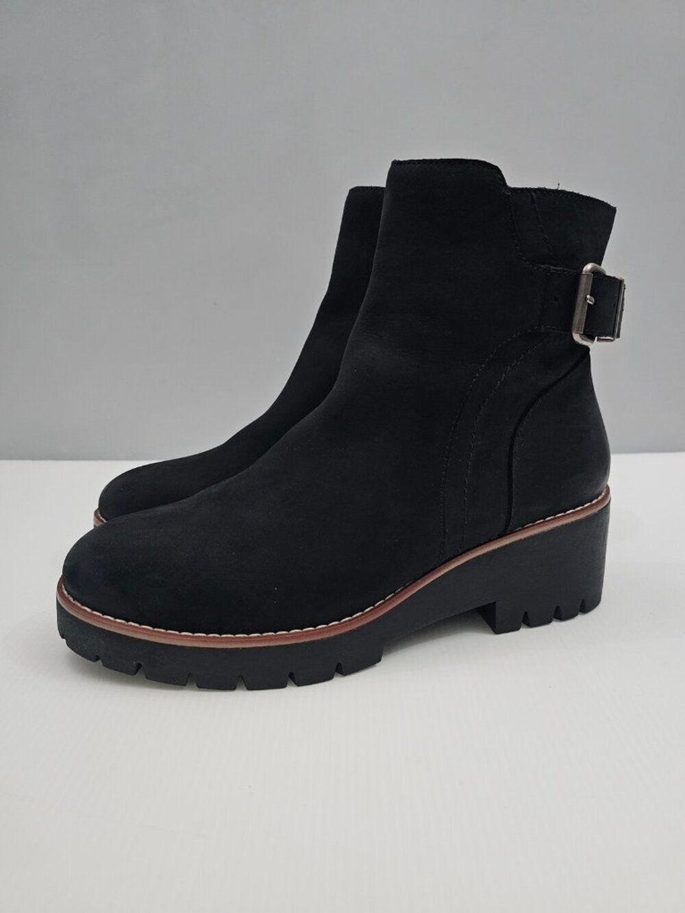 Blondo Darleen Waterproof Ankle Boot Womens 9 Black Nubuck Lug Sole Buckle Moto
